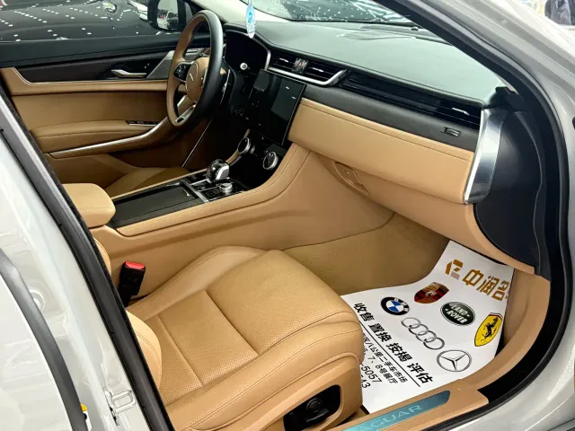 Jaguar XFL — Фото автомобиля 9