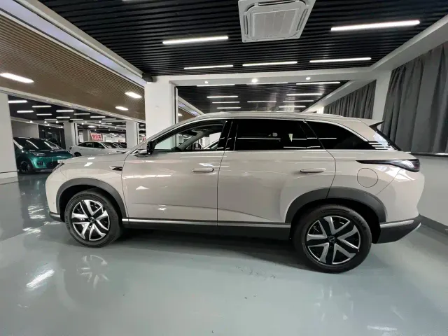BYD Hai Shi 07 DM-i — Фото автомобиля 7