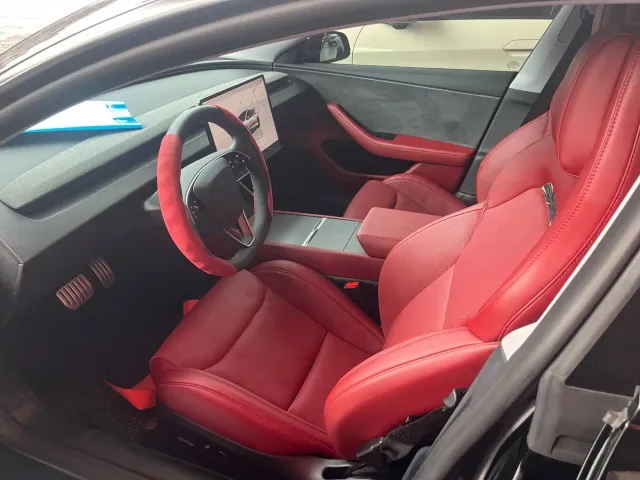 Tesla Model 3 — Фото автомобиля 4
