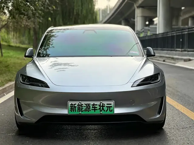Tesla Model 3 — Фото автомобиля 2
