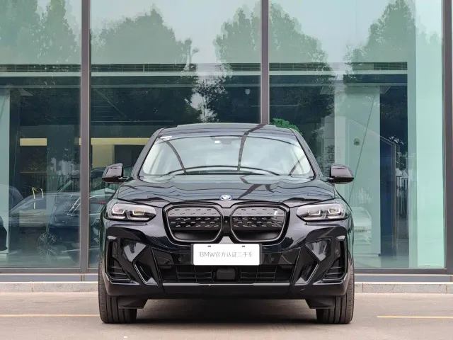 BMW iX3 — Фото автомобиля 2