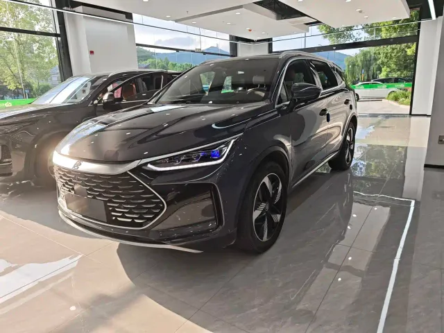 BYD Tang — Фото автомобиля 3
