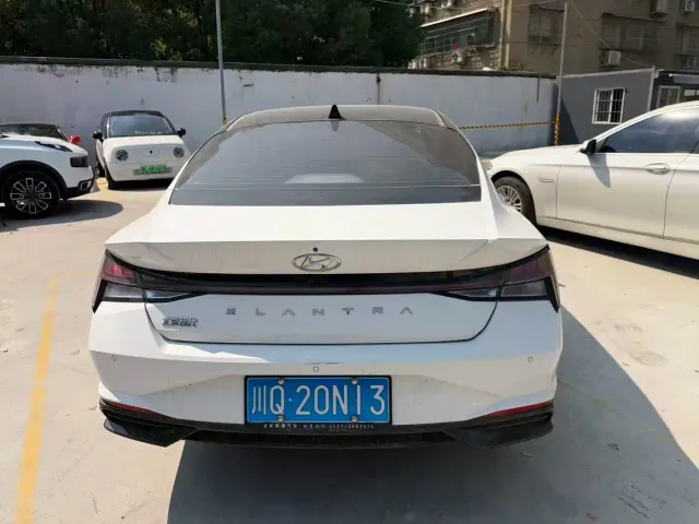 Hyundai Elantra — Фото автомобиля 10