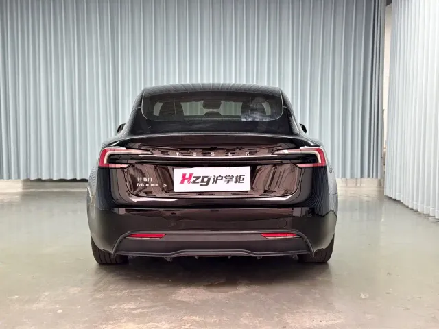 Tesla Model 3 — Фото автомобиля 8