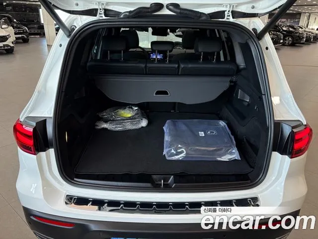 Mercedes-Benz EQB — Фото автомобиля 11