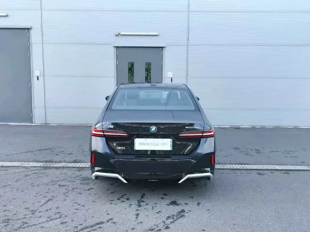BMW i5 — Фото автомобиля 4