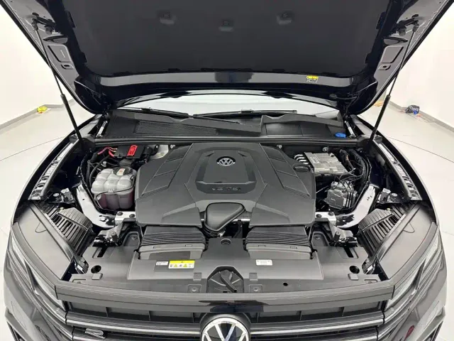 Volkswagen Touareg — Фото автомобиля 24