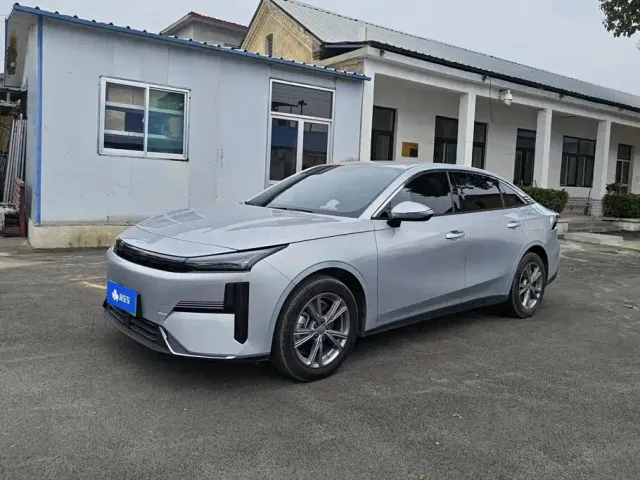 Фотография автомобиля — Geely Galaxy L6