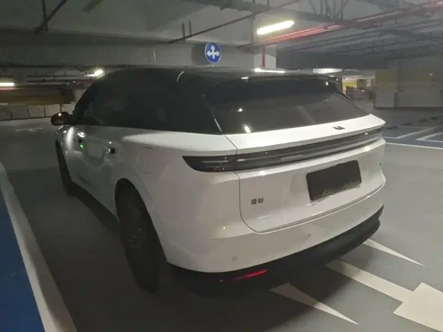 Li Auto i6 — Фото автомобиля 4