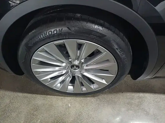 Tesla Model Y — Фото автомобиля 22