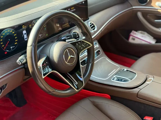 Mercedes-Benz E-Class — Фото автомобиля 12