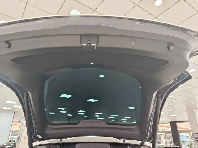 Tesla Model Y — Фото автомобиля 9