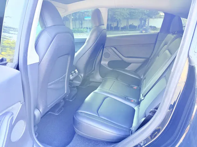 Tesla Model Y — Фото автомобиля 6