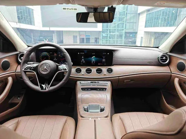 Mercedes-Benz E-Class — Фото автомобиля 6