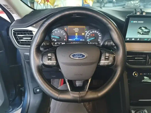 Ford Escape — Фото автомобиля 10