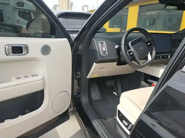 Li Auto L7 — Фото автомобиля 15