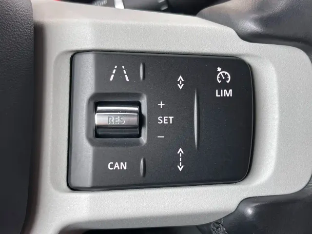 Land Rover Defender — Фото автомобиля 8