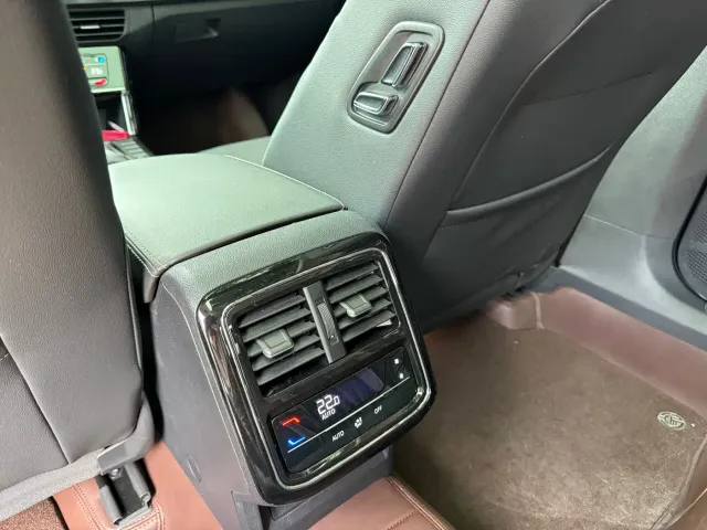 Volkswagen Passat — Фото автомобиля 26