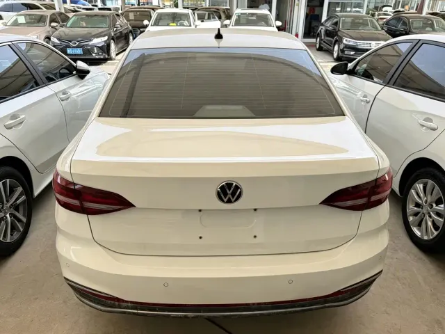 Volkswagen Lavida — Фото автомобиля 12