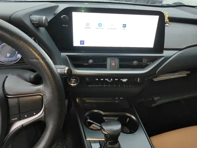 Lexus UX — Фото автомобиля 12