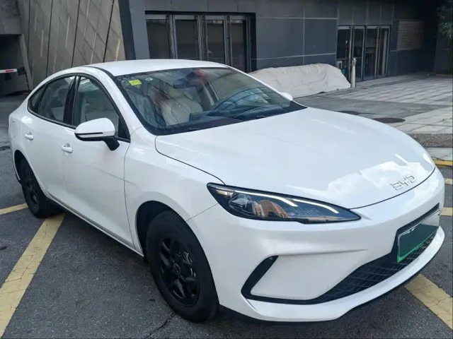 BYD Seal 05 DM-i — Фото автомобиля 3