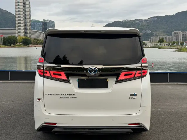 Toyota Vellfire — Фото автомобиля 8