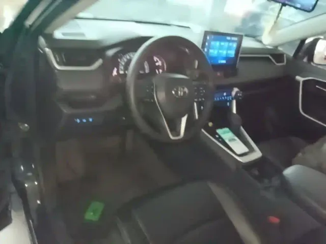 Toyota RAV4 — Фото автомобиля 9