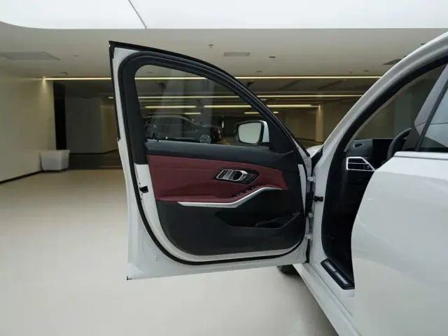 BMW 3 Series — Фото автомобиля 15