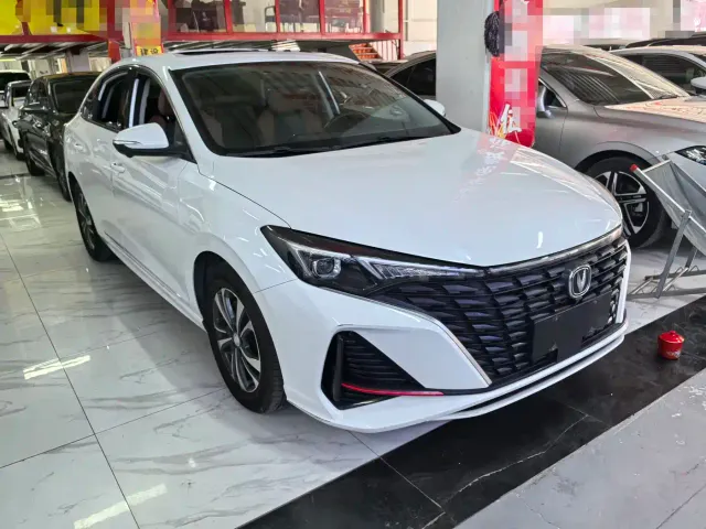 Changan Eado — Фото автомобиля 3