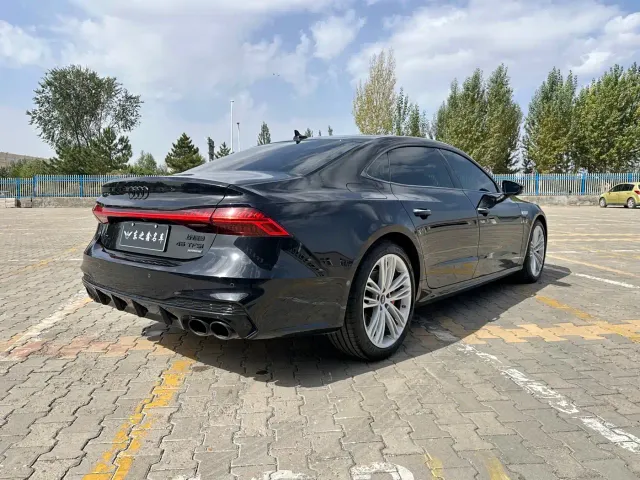 Audi A7L — Фото автомобиля 9