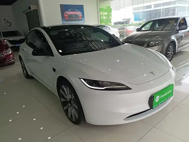 Tesla Model 3 2023 Long Range All-Wheel Drive — Фото автомобиля 3