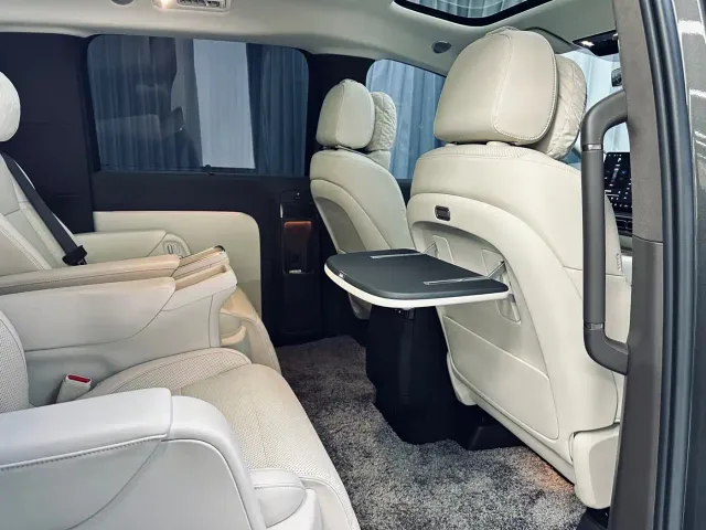 Li Auto MEGA — Фото автомобиля 16