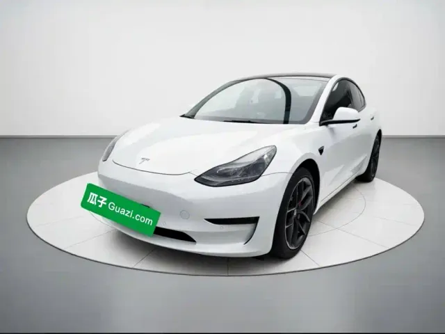 Tesla Model 3 — Фото автомобиля 24