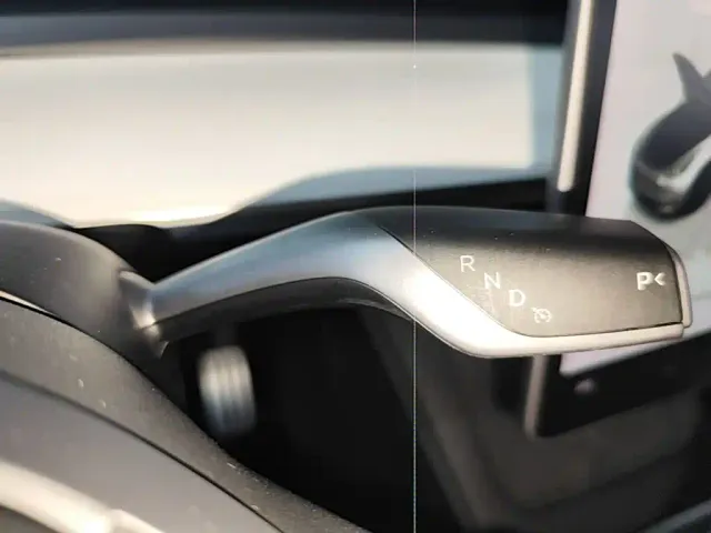 Tesla Model Y — Фото автомобиля 13