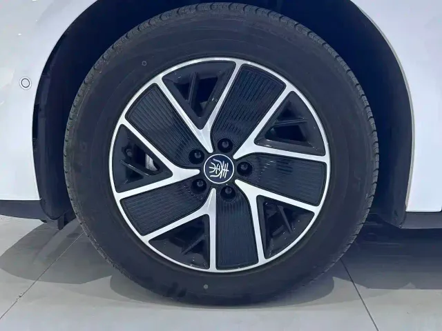 BYD Qin L — Фото автомобиля 3