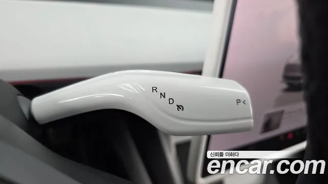 Tesla Model 3 — Фото автомобиля 12