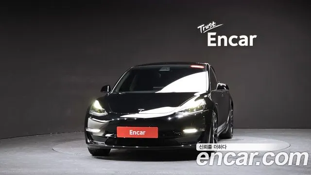 Tesla Model 3 — Фото автомобиля 2