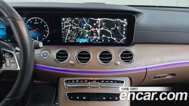 Mercedes-Benz E-Class — Фото автомобиля 14
