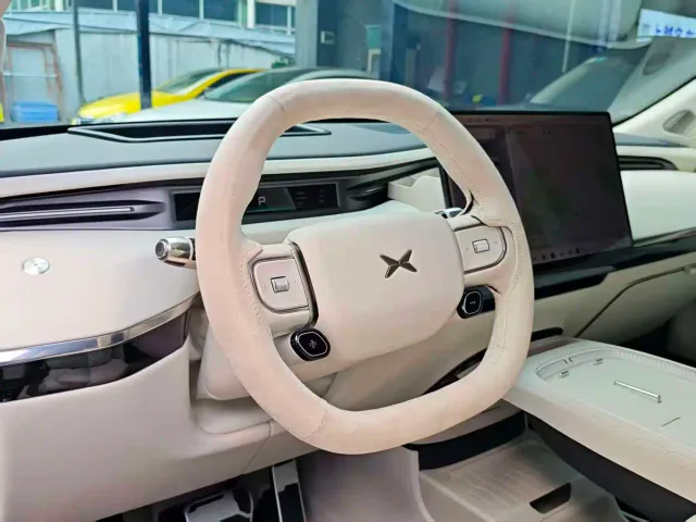 Xpeng GX — Фото автомобиля 7