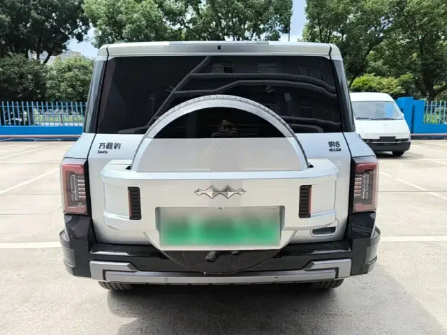 BYD FangChengBao Leopard 8 — Фото автомобиля 5