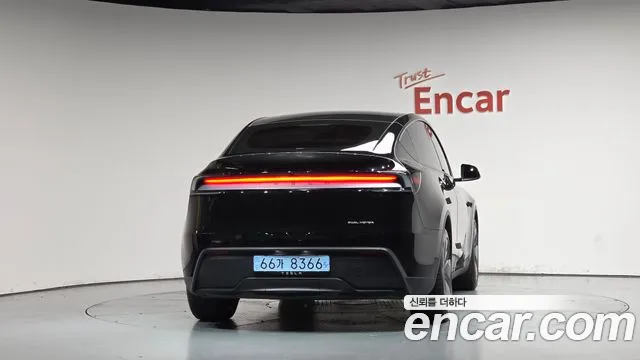 Tesla Model Y — Фото автомобиля 4