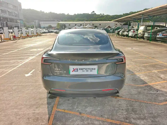 Tesla Model 3 — Фото автомобиля 6