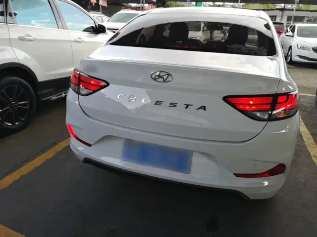 Hyundai Elantra — Фото автомобиля 5