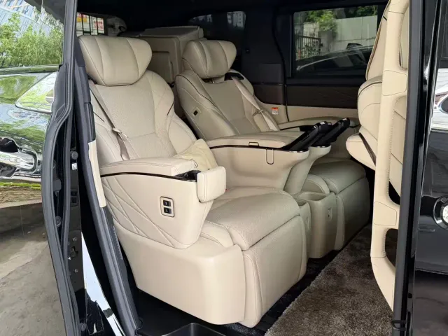 Toyota Vellfire — Фото автомобиля 3