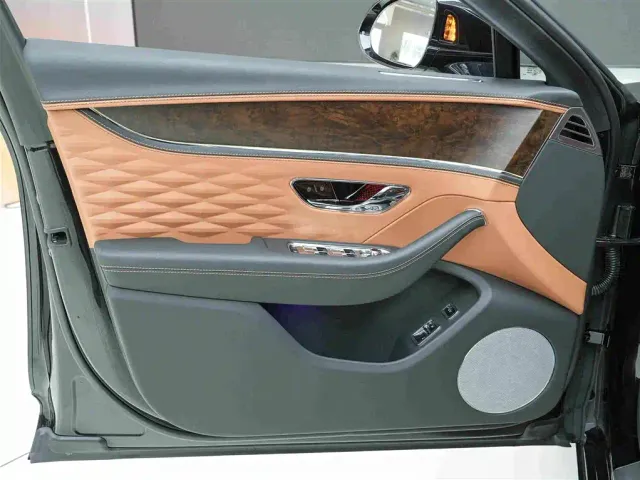 Bentley Flying Spur — Фото автомобиля 16