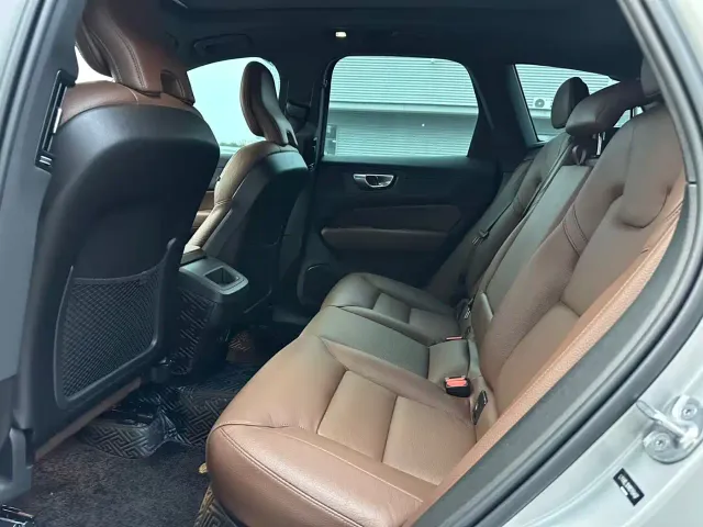Volvo XC60 — Фото автомобиля 8