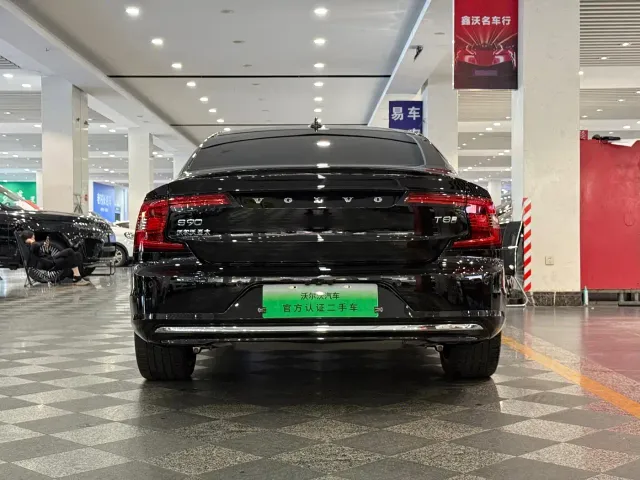 Volvo S90 — Фото автомобиля 4