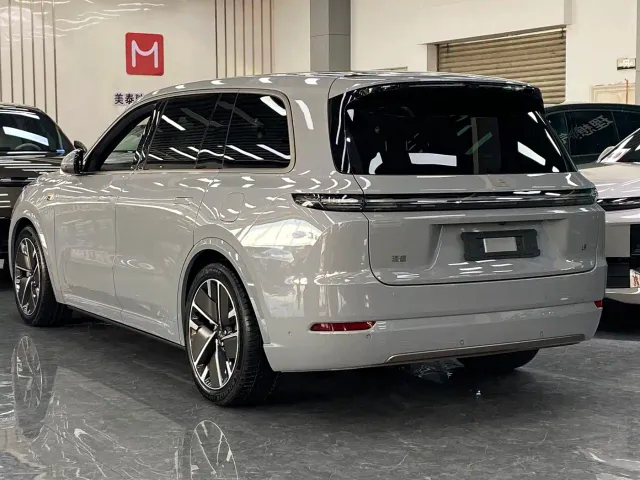 Li Auto L9 — Фото автомобиля 16