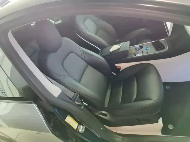 Tesla Model Y — Фото автомобиля 24