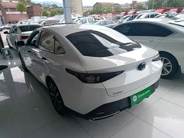 Changan Eado — Фото автомобиля 4